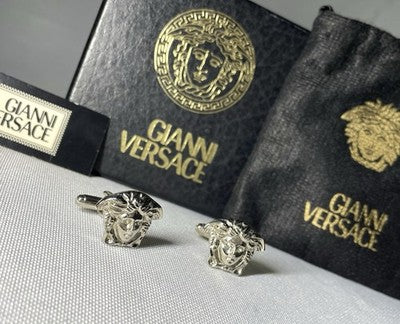 Auth Beautiful GINNNI VERSACE Medusa face 3D Vintage Cufflinks silver +Box Gift