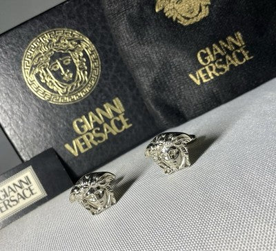 Auth Beautiful GINNNI VERSACE Medusa face 3D Vintage Cufflinks silver +Box Gift