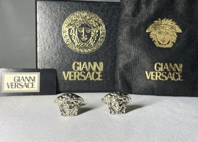 Auth Beautiful GINNNI VERSACE Medusa face 3D Vintage Cufflinks silver +Box Gift