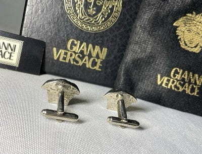 Auth Beautiful GINNNI VERSACE Medusa face 3D Vintage Cufflinks silver +Box Gift
