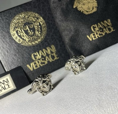 Auth Beautiful GINNNI VERSACE Medusa face 3D Vintage Cufflinks silver +Box Gift