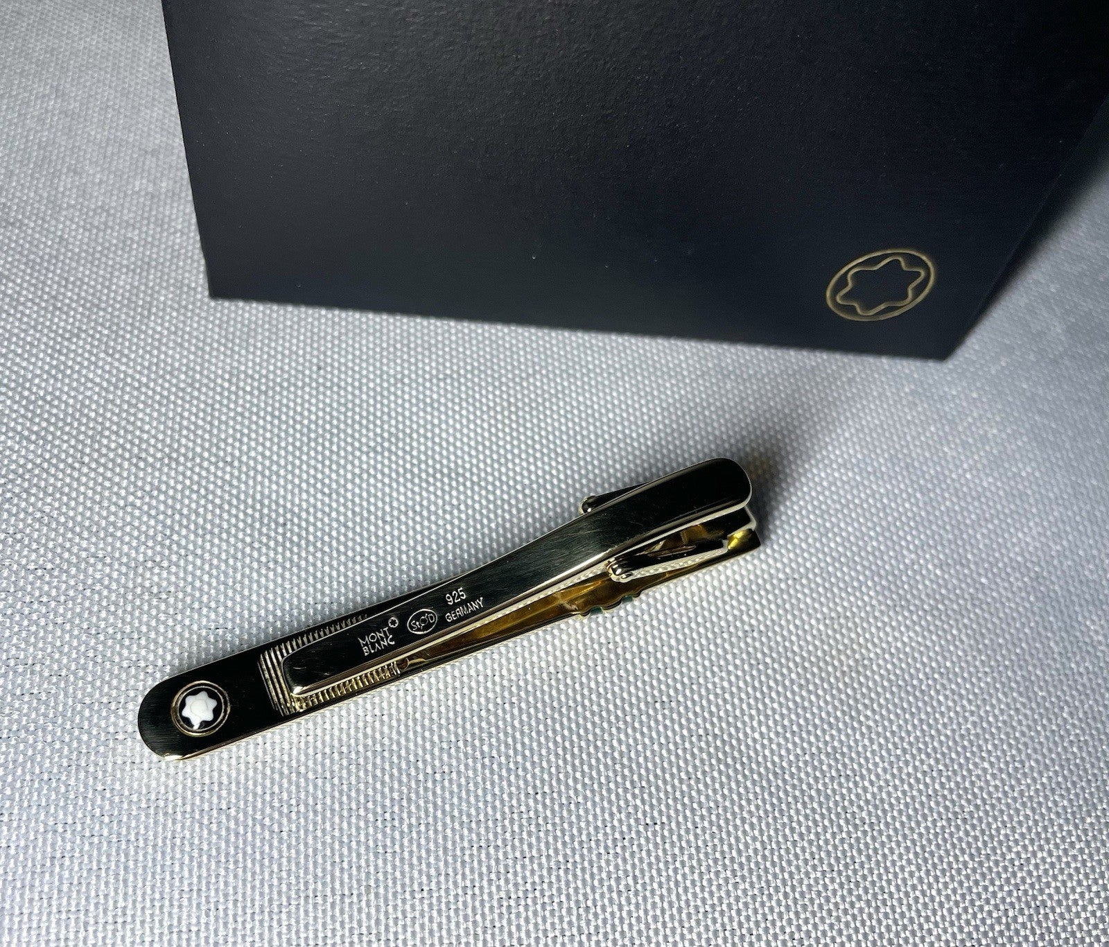 8037583