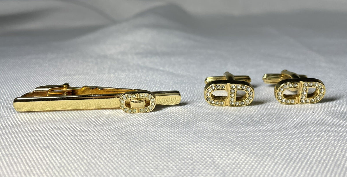Auth Dior Tie Clip Cufflinks CD logo Rhinestone decoration Bar pin gold