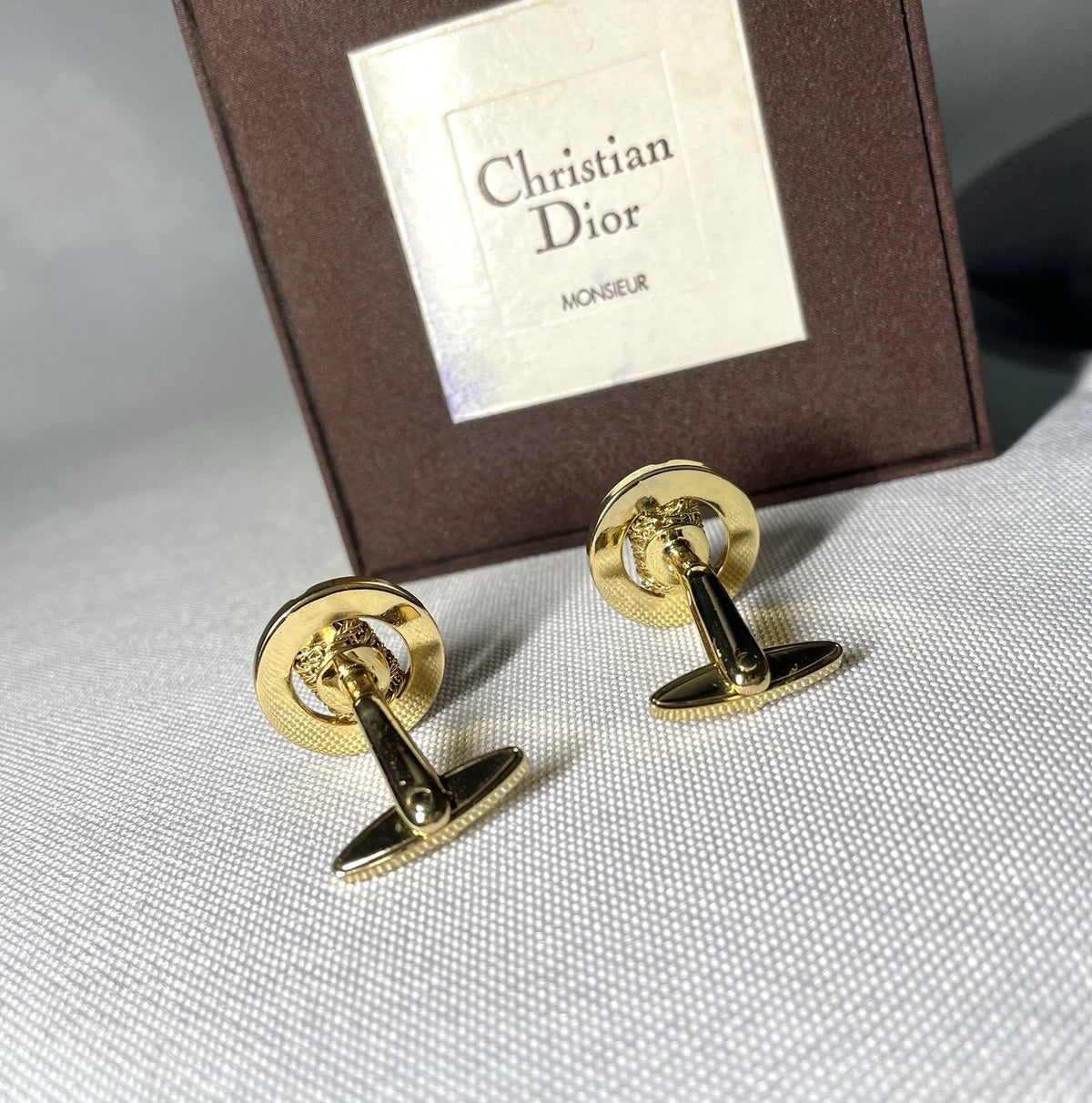 Auth [Beautiful] Dior CD & mesh Design & Oval vintage Cufflinks Gold +Box Gift