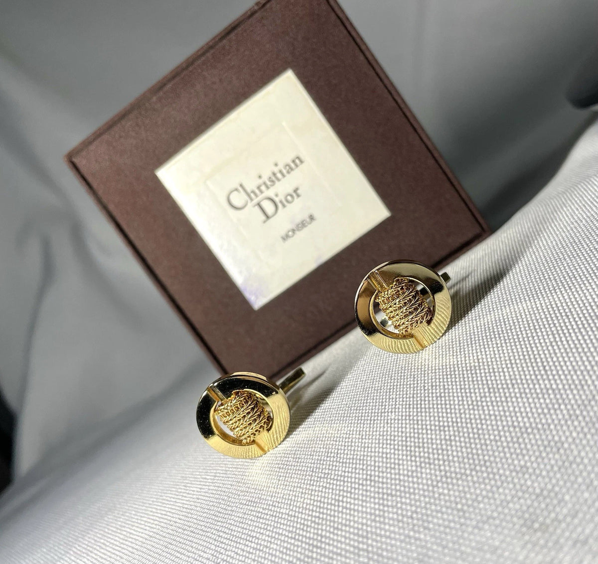 Auth [Beautiful] Dior CD & mesh Design & Oval vintage Cufflinks Gold +Box Gift