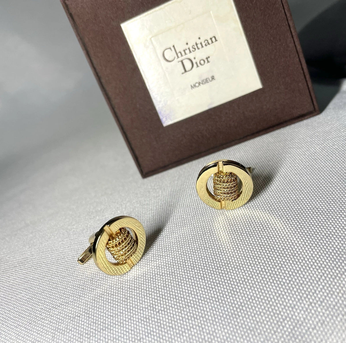 Auth [Beautiful] Dior CD & mesh Design & Oval vintage Cufflinks Gold +Box Gift