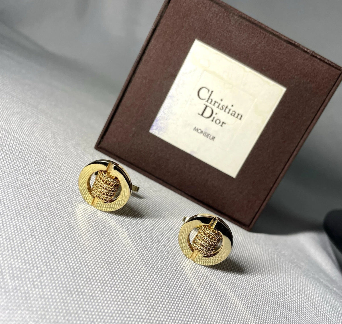 Auth [Beautiful] Dior CD & mesh Design & Oval vintage Cufflinks Gold +Box Gift