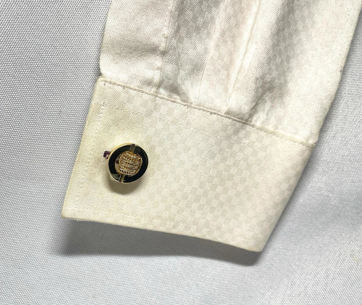 Auth [Beautiful] Dior CD & mesh Design & Oval vintage Cufflinks Gold +Box Gift