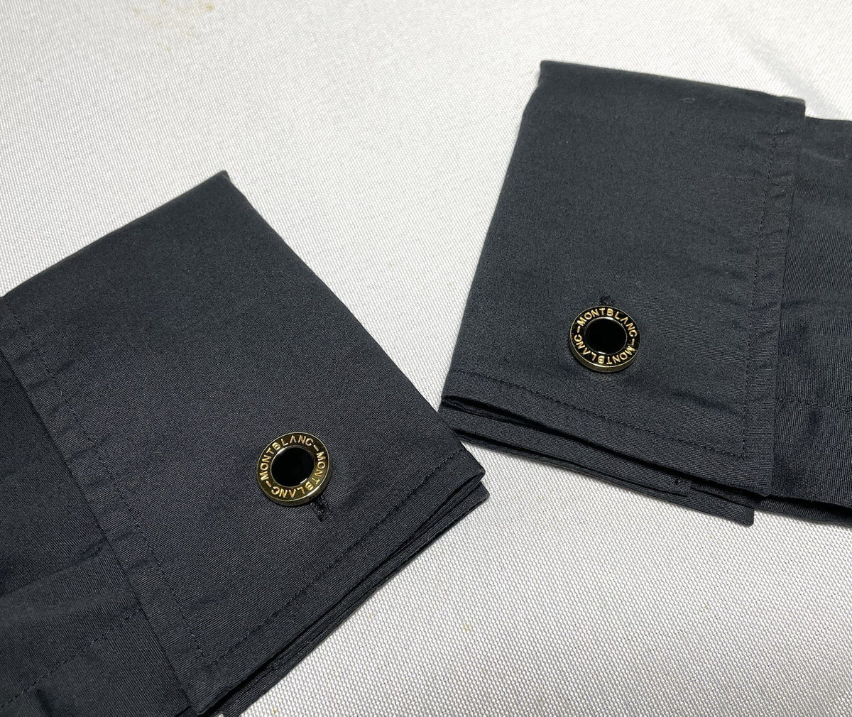 Auth [Beautiful] Montblanc Logo gold metallic & black onyx Oval cufflinks +Box